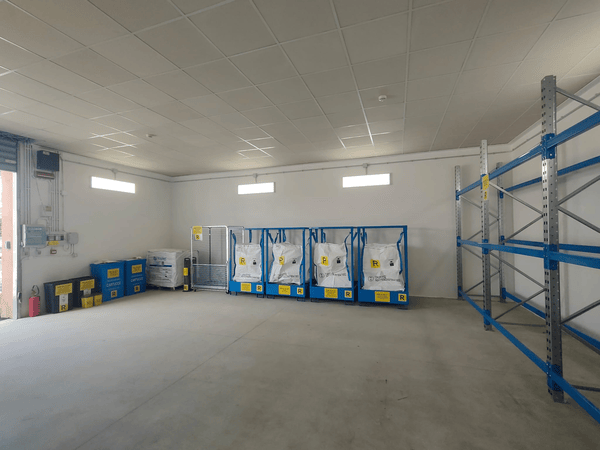 Esempio deposito rifiuti temporaneo allestito con la consulenza di Ecoplast 2000