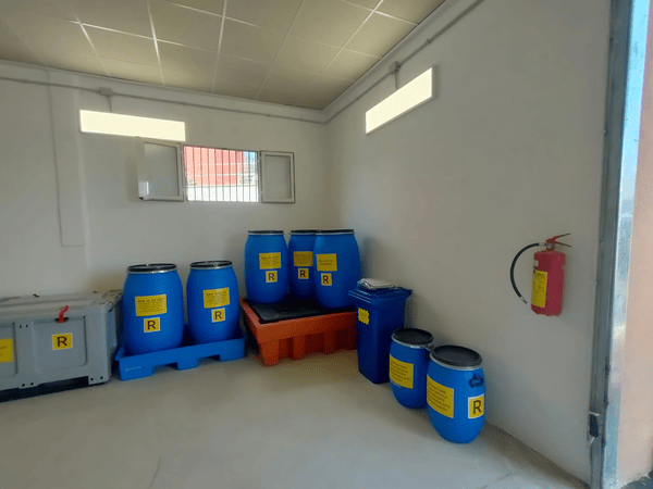Esempio deposito rifiuti temporaneo allestito con la consulenza di Ecoplast 2000