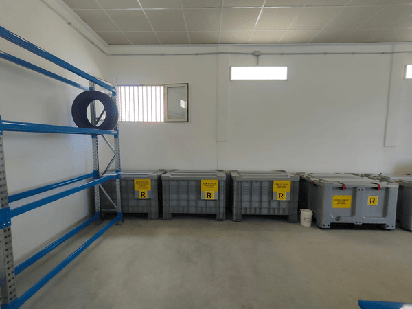 Esempio deposito rifiuti temporaneo allestito con la consulenza di Ecoplast 2000